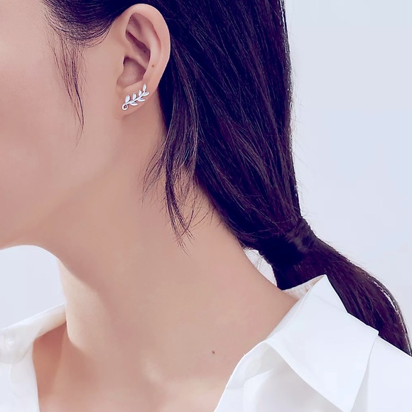 ✨Tiffany&Co. Olive Leaf Climber Earrings✨